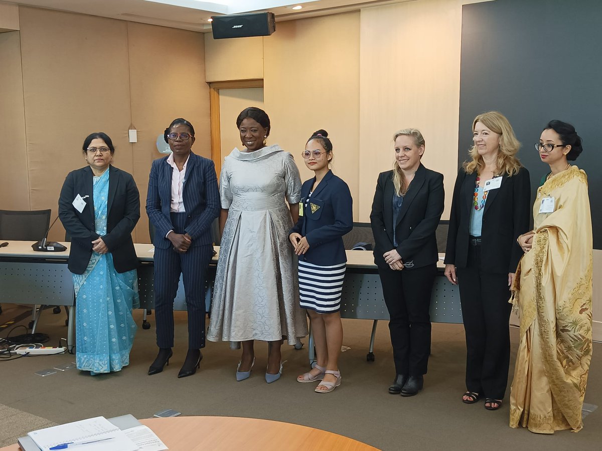 FP2030AP's tweet image. 🌟@DrSamukeliso speaks at an event at #APPC7. 
&quot;We stand united for a transformative future in Asia-Pacific. A future where #SRHR is a reality, not a dream. We&apos;re at a crossroads, facing challenges but filled with hope. Let&apos;s empower, educate  &amp;amp; break barriers for a better world&quot;