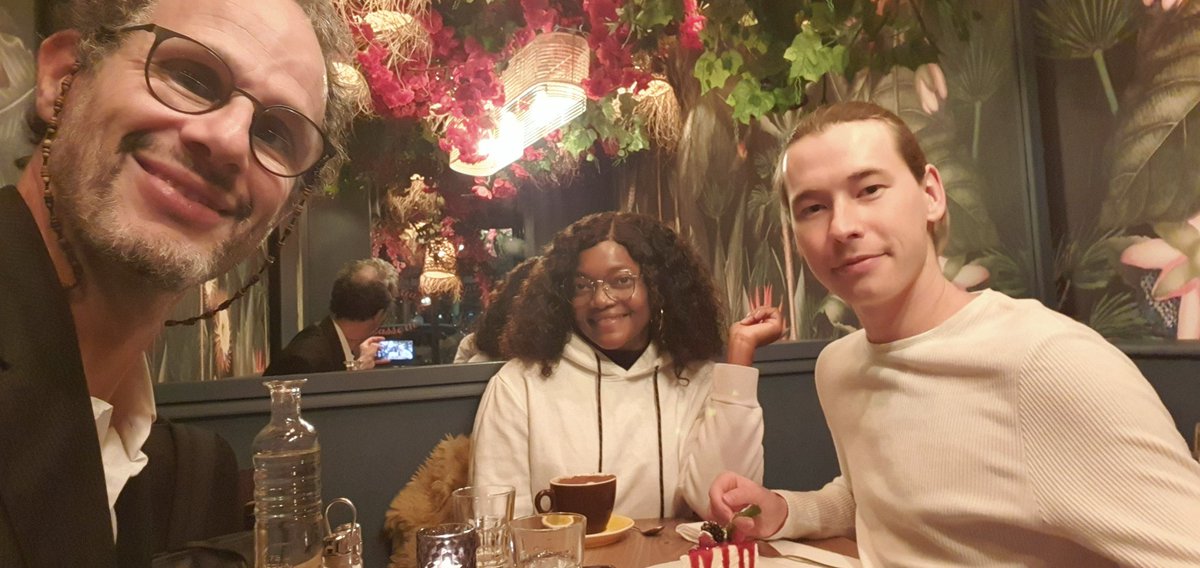 TROPIMUNDO's tweet photo. Selfie time for @TROPIMUNDO Director @fdahdouh1 now visiting 2nd yr students in Paris, who commend the #TROPIMUNDO / #BEVT French language track running through @ScienceSorbonne and @Le_Museum. They warmly welcome French-speaking prospective applicants to follow their footsteps. https://t.co/WMMUEsOqi6