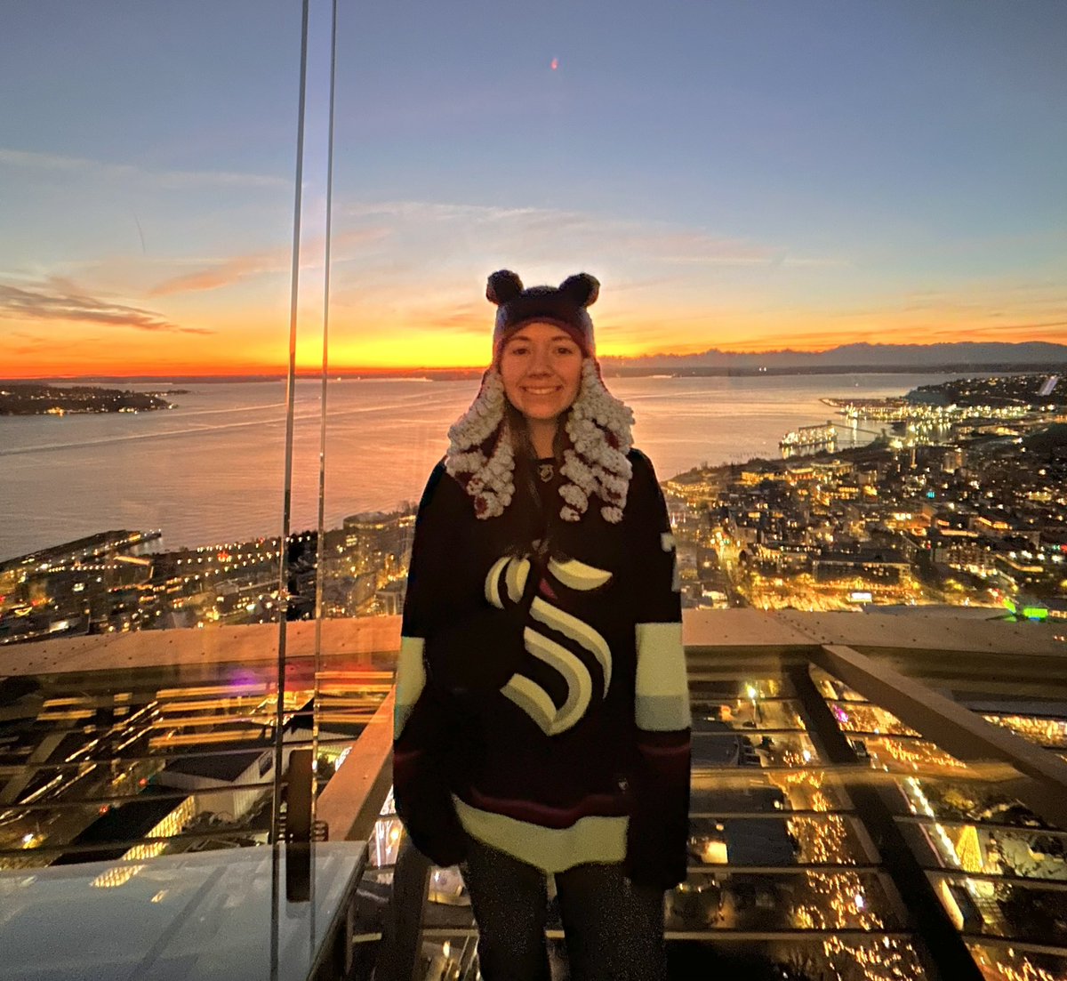 Carrie Stine (@carriestineuw) on Twitter photo Beautiful night to have <a href="/SeattleKraken/">Seattle Kraken</a> back in town, let’s get this win! #SeaKraken #whereiroot Beautiful night to have <a href="/SeattleKraken/">Seattle Kraken</a> back in town, let’s get this win! #SeaKraken #whereiroot