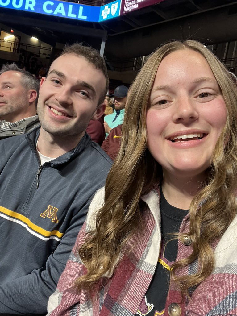 15clarkk's tweet photo. Thanks for the great seats @TeamDinkytown! Fun night watching @GopherMBB! https://t.co/50poQU9DVD