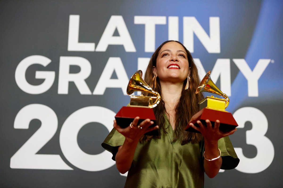 lacuevadelaloba's tweet photo. Natalia Lafourcade ganó el Grammy Latino a ‘Mejor Grabación del Año’ y se convierte en la mujer más premiada en la historia de los Grammy Latino, con 18 premios.

Muchísimas felicidades Mexicana Hermosa!!! 

#LatinGRAMMY 

@lafourcade https://t.co/EHNwOPwO45