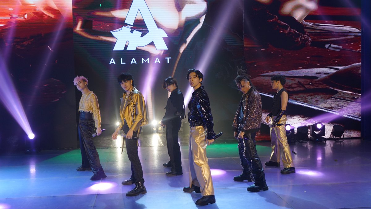🔥 Isang malakasang performance ang hatid ng ALAMAT para sa Madlang People!

#GalawangShowtime

Subscribe na sa youtube.com/@itsShowtimeNa
Follow us on Tiktok tiktok.com/@itsShowtimeNa