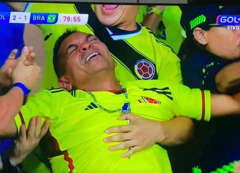 EdwinRincon11's tweet photo. Peguelo , peguelo ...
Ahhhhhhh!!!!
#lucho
#Millonarios
#luisdiaz
#LIVERPOOL
#sml  😅 https://t.co/TH2jWf5NYl