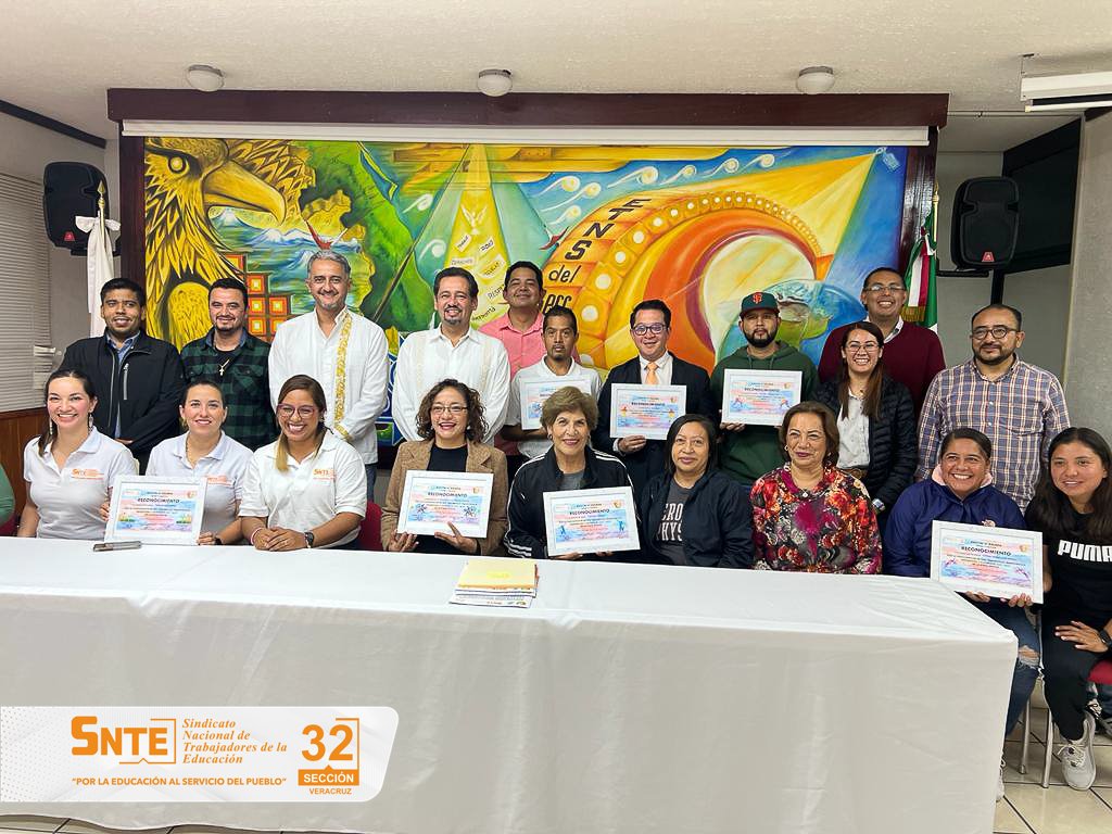 snteseccion32's tweet photo. Este jueves, hicimos la entrega de más de 30 órdenes de presentación, ahora del Nivel de...https://t.co/YRaGkjeXVB

En el #SNTE32 y en el #EquipoPolítico ¡Todos somos Uno y Uno somos Todos! https://t.co/duUthQs5SV
