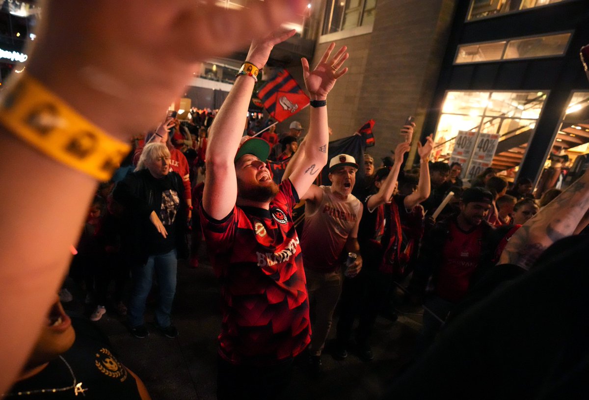 joerondone's tweet photo. The @PHXRisingFC brought the championship vibes to downtown to #IgnitePhoenix tonight with that shiny new trophy, USL Champs https://t.co/vpHdzxppS4