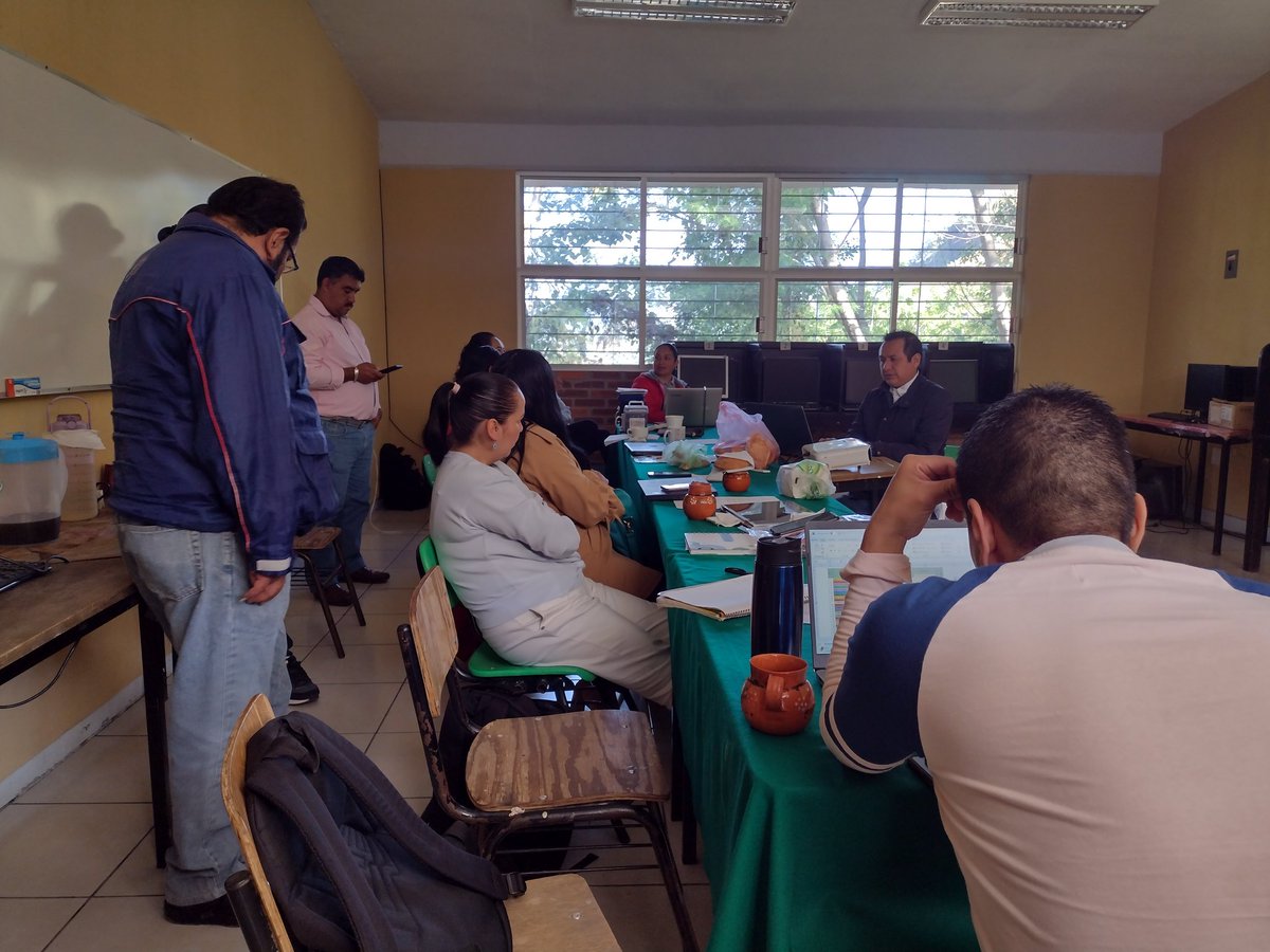 epoem1951's tweet photo. #EPO195 #JAA-FO.   Planta Docente Acompañando el PTC, y analizando la "Función del docente en el marco de la NEM” por una#EducacióndeCalidad  #ZonaBG019Sultepec
@EdomexDgfa https://t.co/dtVBmR3d1a