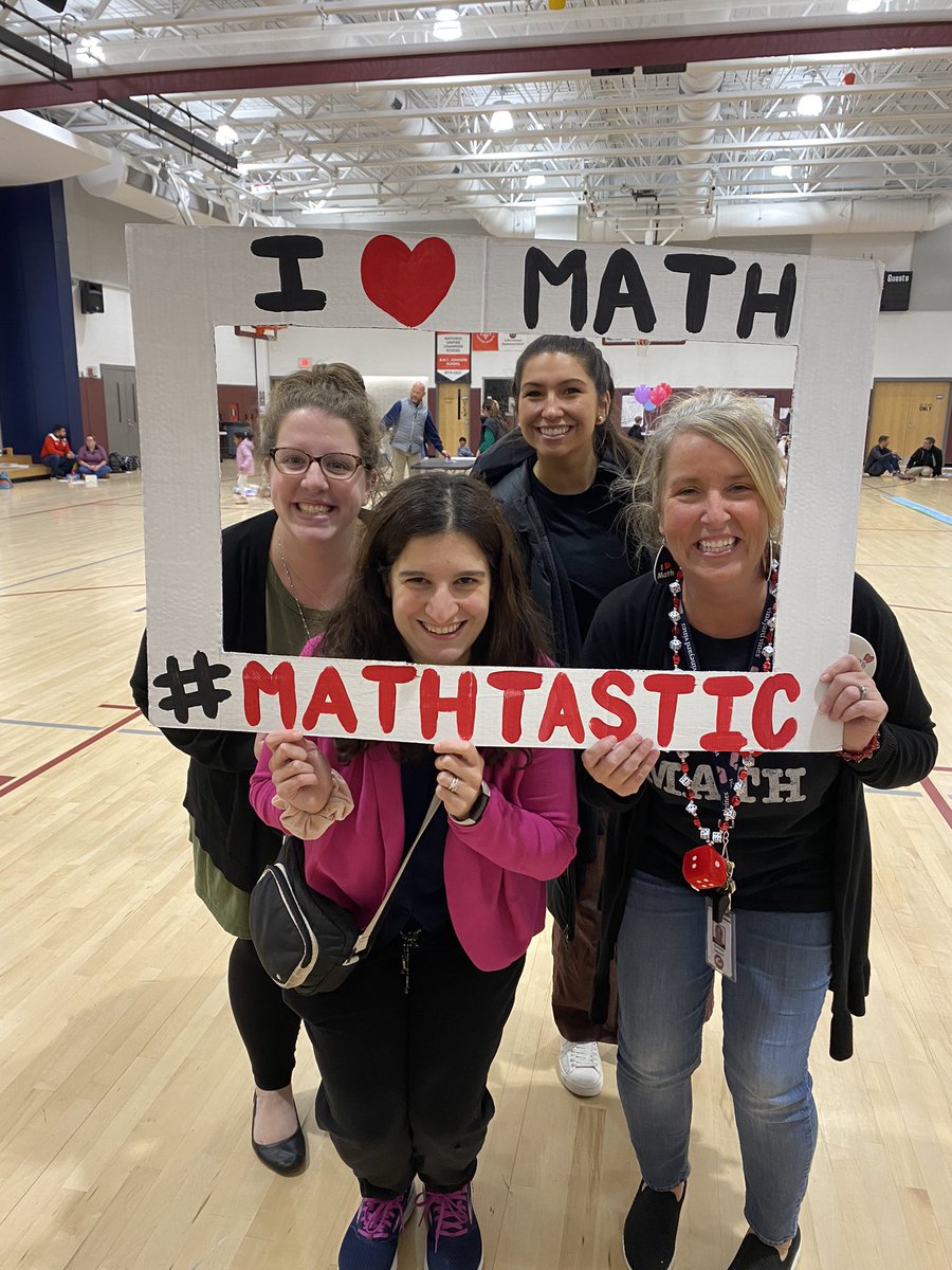 DanielleLegnard's tweet image. Math is a FAMILY event! #welovemath and each other! @BethelCTSuper @brookskristen1