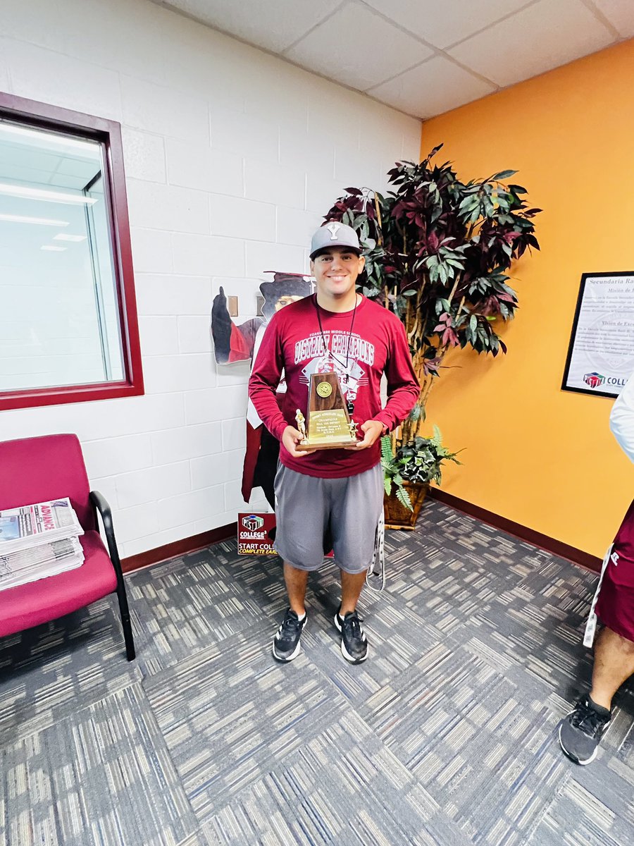 Raul Yzaguirre Middle School tweet media