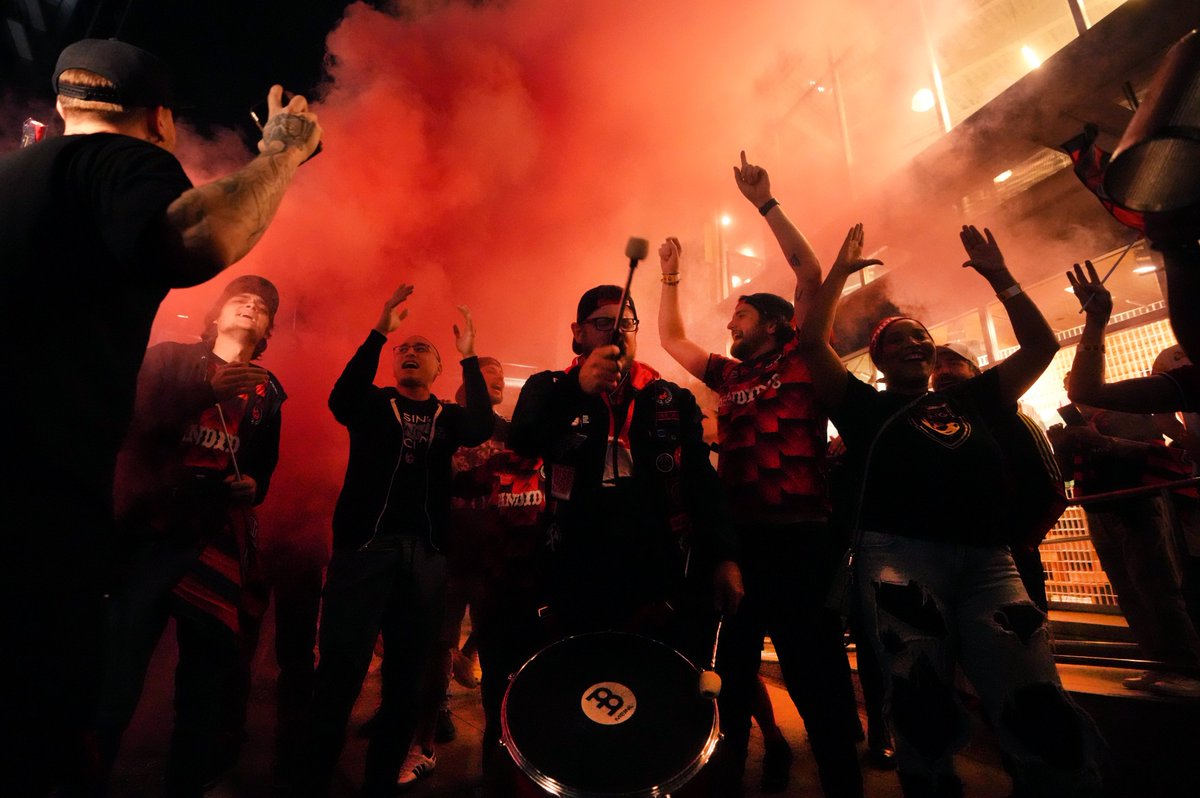 joerondone's tweet photo. The @PHXRisingFC brought the championship vibes to downtown to #IgnitePhoenix tonight with that shiny new trophy, USL Champs https://t.co/vpHdzxppS4
