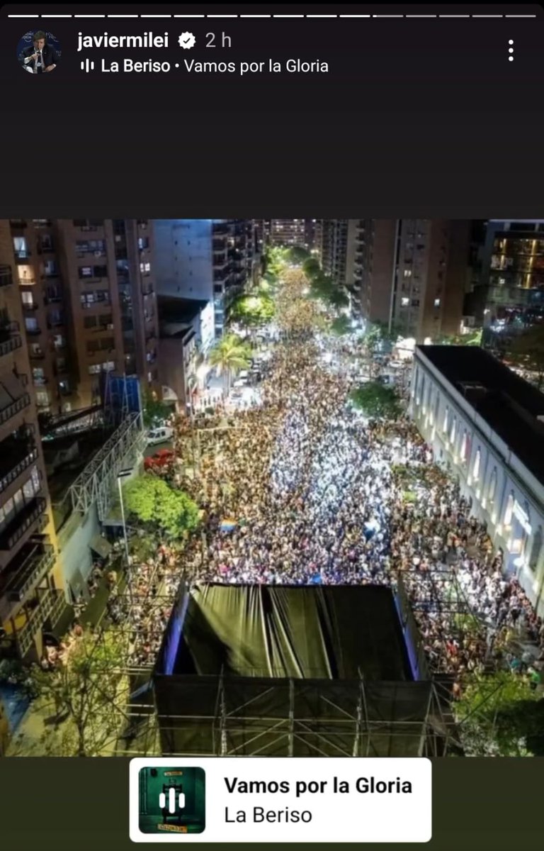Pone un tema de La Beriso apropiándose de una foto de la marcha del orgullo como propia.

Siendo consecuentes con el comunicado: La Beriso no nos representa, Milei NO.