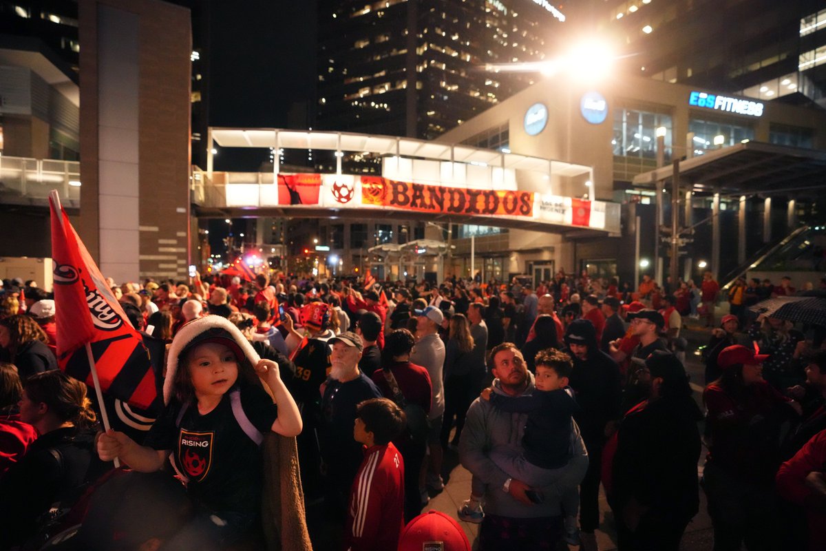 The <a href="/PHXRisingFC/">Phoenix Rising FC</a> brought the championship vibes to downtown to #IgnitePhoenix tonight with that shiny new trophy, USL Champs