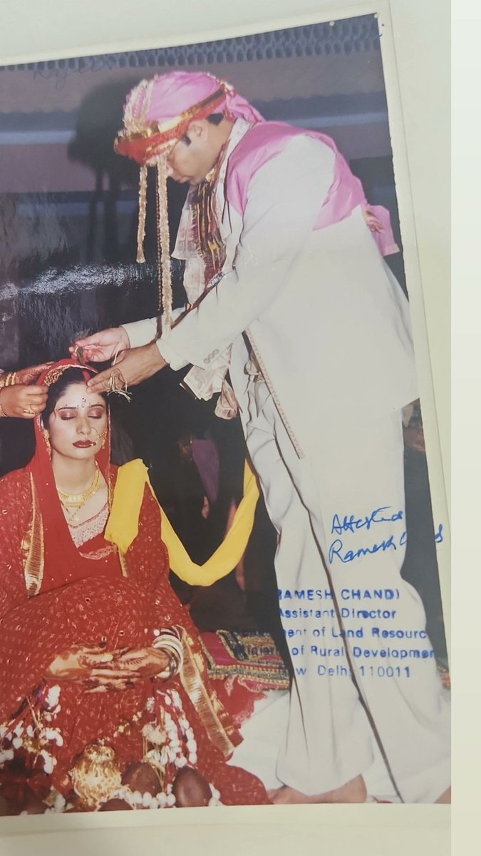 geetrajeevyam's tweet photo. आज ही के दिन मेरे सजना ने मेरी माँग भरी थी 🙈😍और यह मेरी favorite pic है attested वाली 😂🙈❤️🫰
Happy Anniversary to us!🫰🧿🧿🧿🧿🧿
#geeteria #19 #love #blessings
#Himachalijodi https://t.co/UpssnLspC4