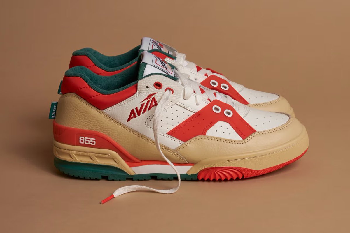XavierMejia155's tweet photo. My #SOTY list as stated: Jordan X SB 4(pine green), @JaeTips @SauconySA azura grid 2000, avia x @Leaderqlty Avia 855, @ASICSamerica x Hal Studio 1130 (forest), @YOON_AMBUSH x @nike uptempos. But that’s me and it is not official lol. #soty #sneakerhead https://t.co/KAqf8u57xA