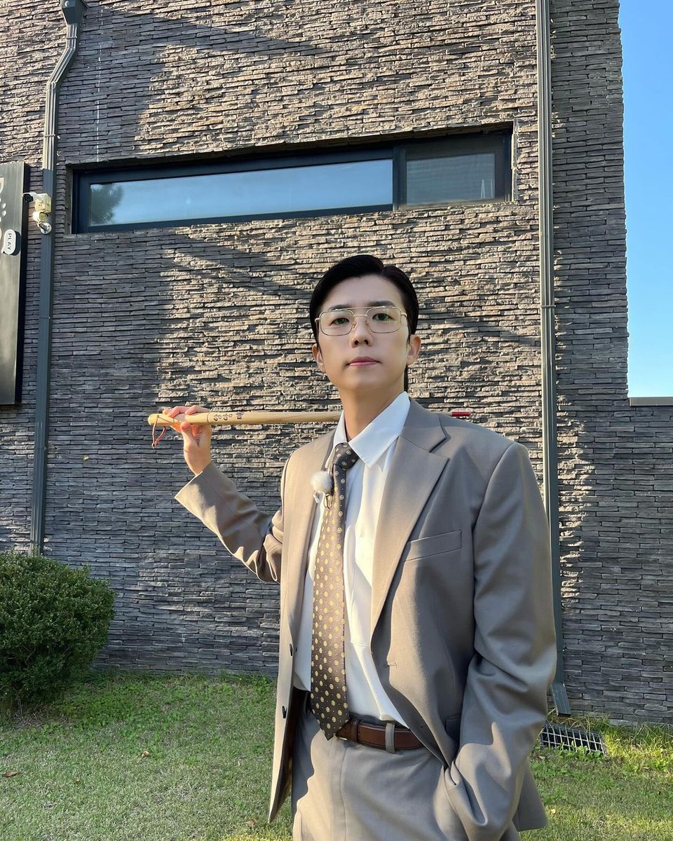 2pmalways's tweet photo. [2PM IG]
Hottest who took the college entrance exam, you've worked hard👨‍🏫💙

#ThisWeek #ThuFriToo #AngDay~💙🐤
#BeatCoin #WhereIsMyHome #VS #WatchThemLive!!
https://t.co/G8YOPbMCq2 https://t.co/lmMVLzMvui