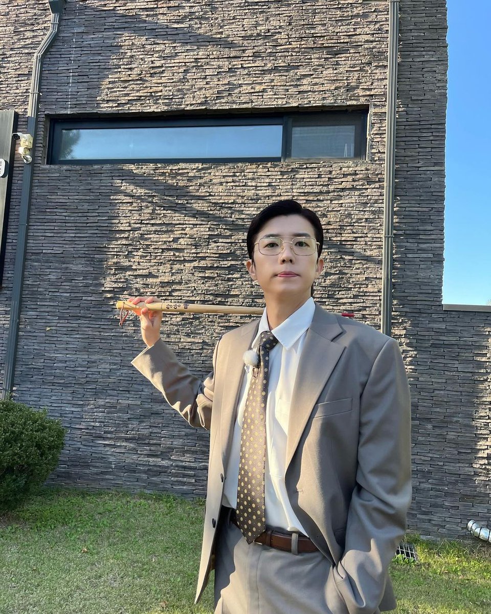 2pmalways's tweet photo. [2PM IG]
Hottest who took the college entrance exam, you've worked hard👨‍🏫💙

#ThisWeek #ThuFriToo #AngDay~💙🐤
#BeatCoin #WhereIsMyHome #VS #WatchThemLive!!
https://t.co/G8YOPbMCq2 https://t.co/lmMVLzMvui