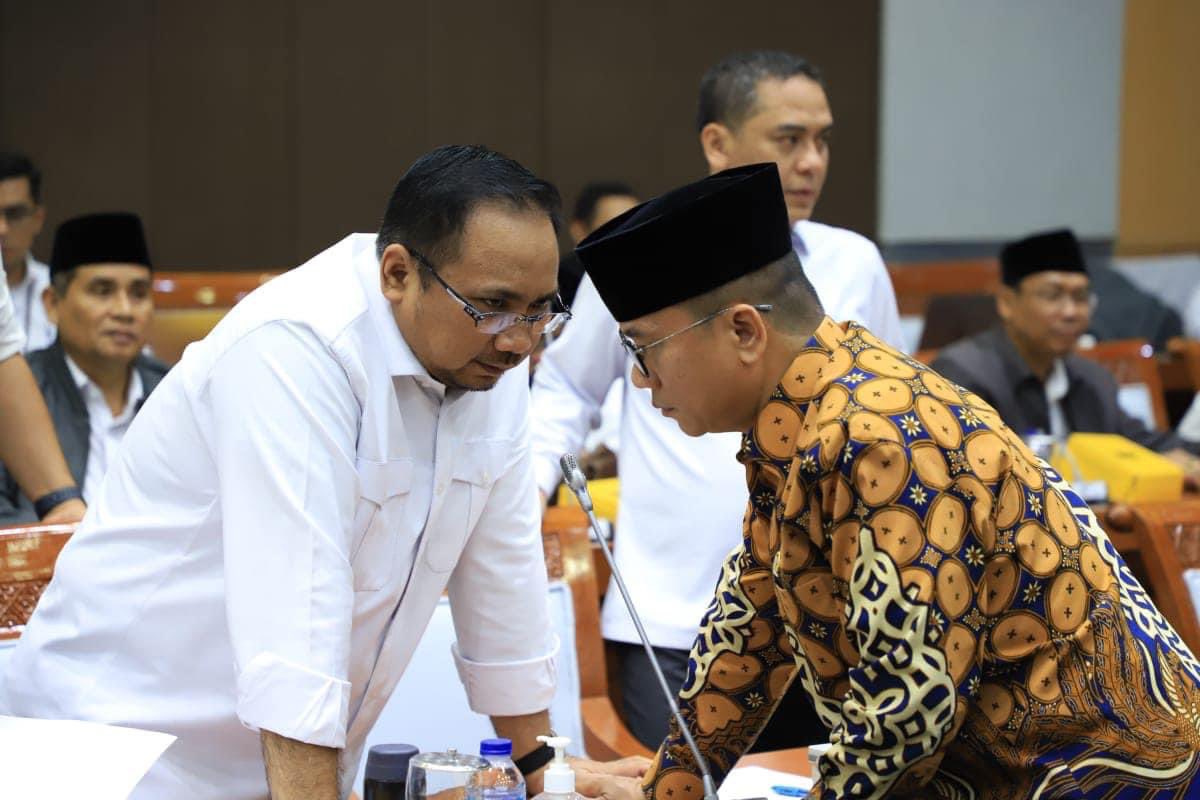 Pak Yandri Susanto ini Wakil Ketua MPR dan Wakil Ketua Umum PAN. Kami bukan sedang adu kepala tapi sedang bertukar isi kepala 🦾😎🇮🇩