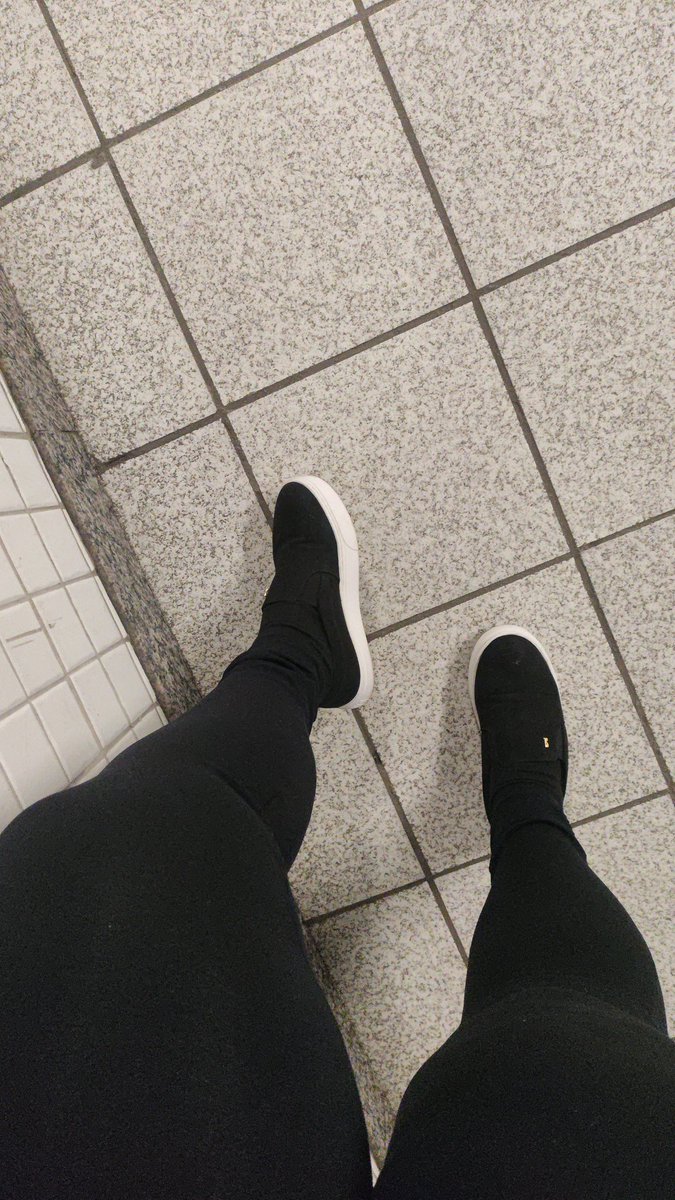 annee2412's tweet photo. Só queria um corninho bem mansinho e submisso agora..

#findom #moneyslave #cuckold #cornomanso #corninho #feetjob #footjob #cuckoldbrasil #voyeur #cornos #feetfethish #footfetısh #feticheempes #pesfemininos #podolotras https://t.co/bf2Tf4yU4j