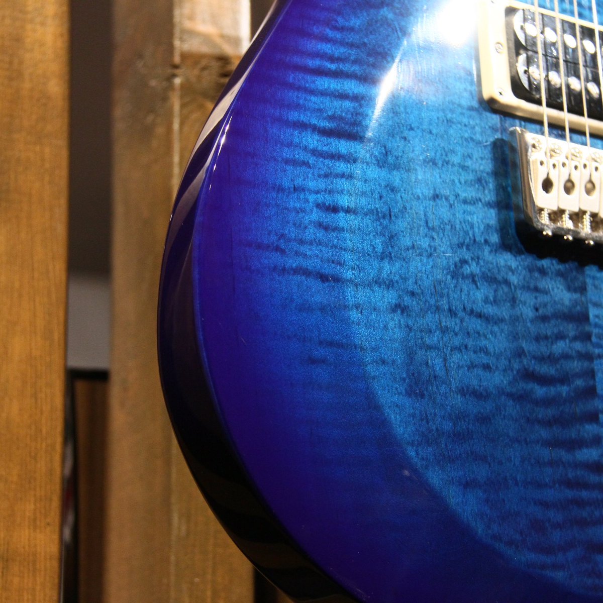 goldstargt's tweet photo. 🎸ひじに優しいボディ🎸
肘をそえる部分を中心に大胆にカットした PRS S2 のボディ。演奏している時、より身体にフィットします☺️
カッタウエイ部分の深い加工と合わさることで、S2独特のスタイリッシュさになっています。
*画像はS2 Custom24
https://t.co/gn1Rm2Pvzg
#prss2 #prs https://t.co/T5MYe9xw7D