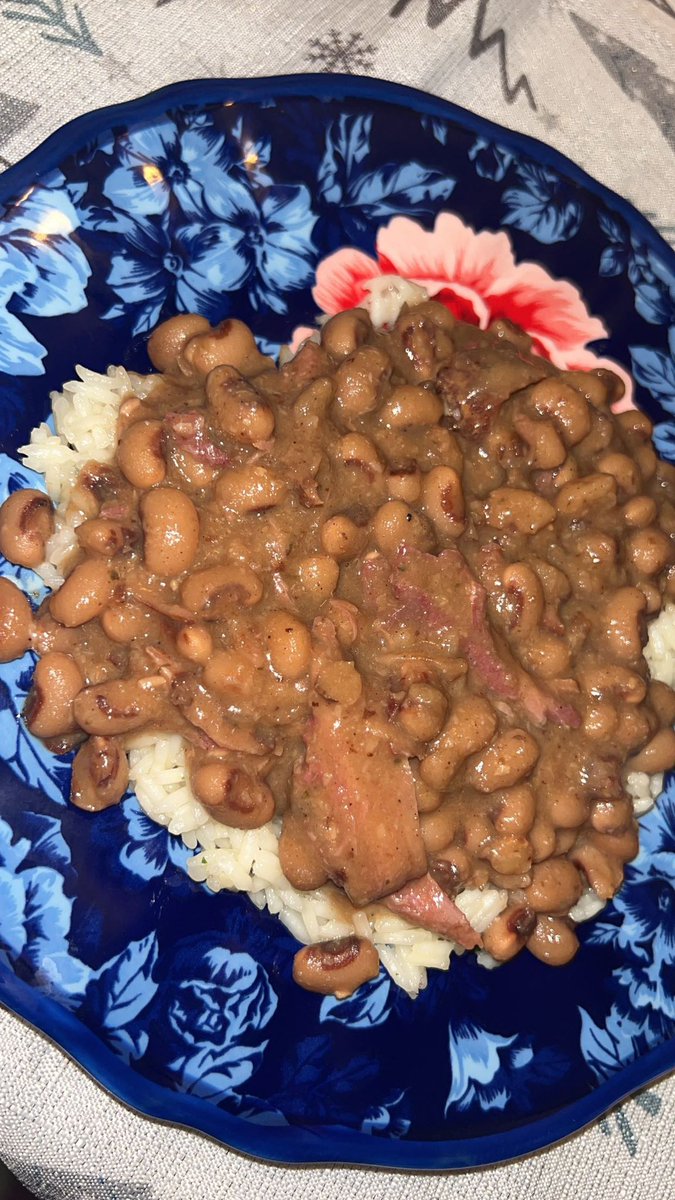 _thickitalian's tweet photo. Made blackeyed peas with rice https://t.co/PuoY5M32SG