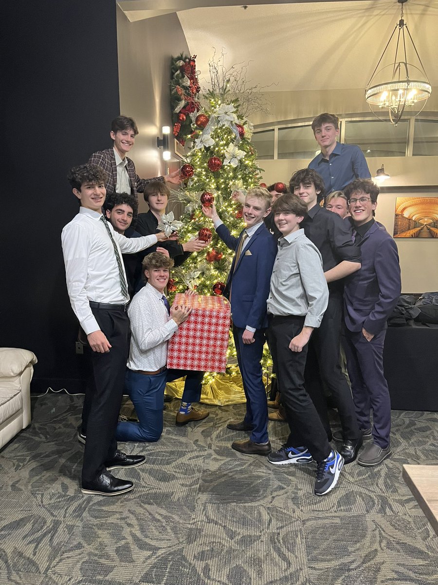 JessicaKropac's tweet photo. ELC does semi. The senior boys clean up great! This counts as date night, right? https://t.co/6s1sxPAFz7