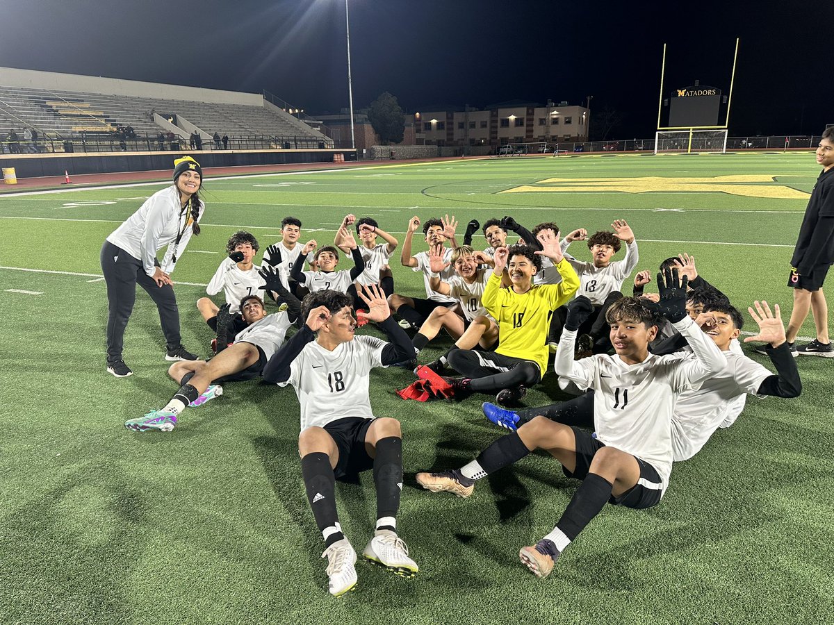 7th and 8th grade boys with a Win against Del Valle ⚽️ @TheParkMS @jortiz_P_ @plarabazan