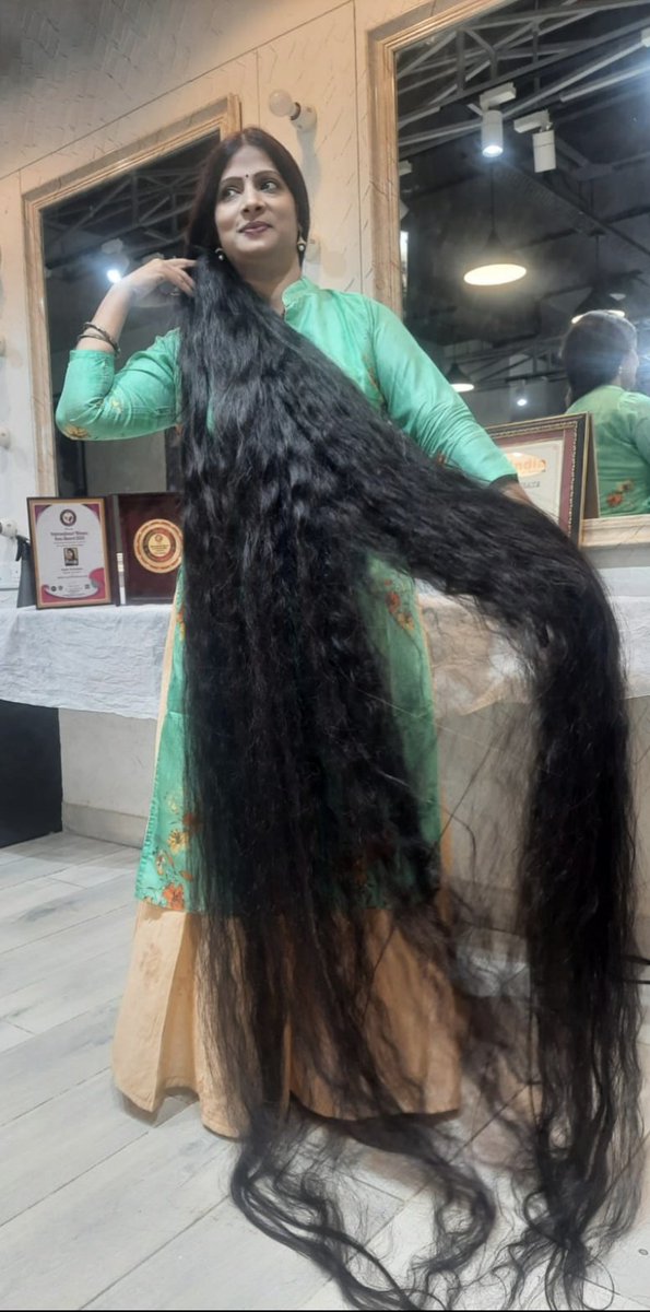 My Style....... ❤️
.
#smitasrivastava #smitalongesthair #longhairbeauty #beautifullonghair #naturallonghair #hairinspiration #hairfashions #photography #hairoftheday #myhair #mybeauty #hairdivas #mylook #mystyle #hairgoals #likeforlikes