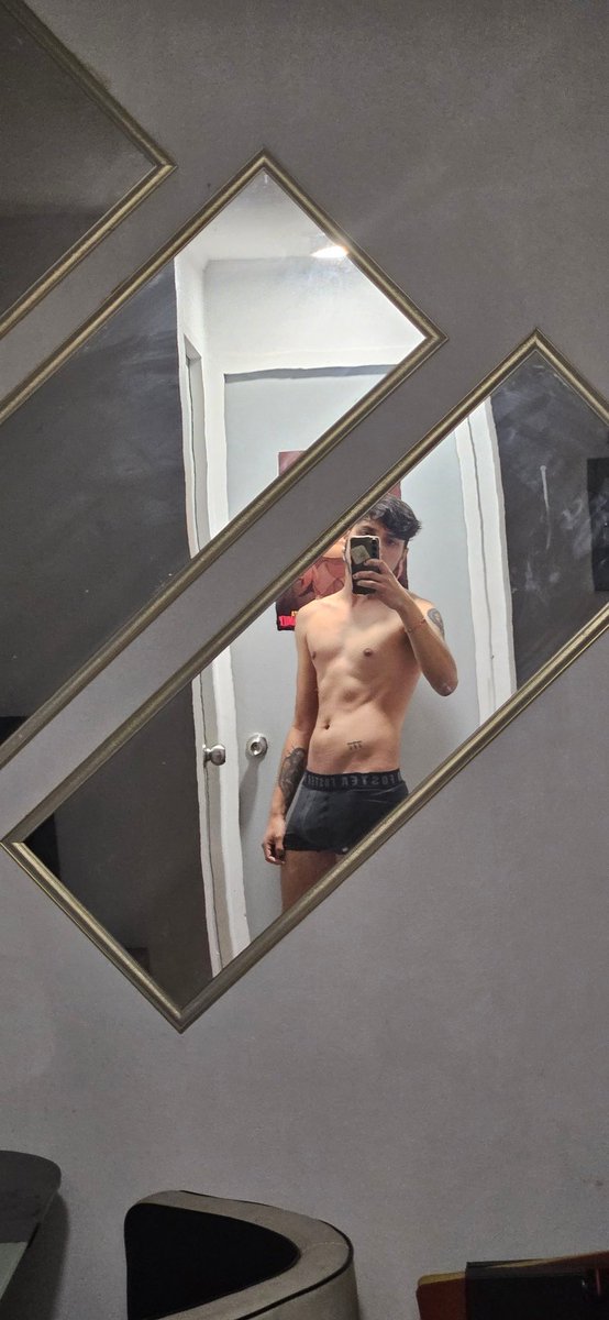 chatnoircito's tweet image. I bring 
all the
drama