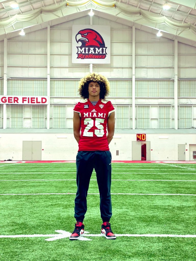 Thank you <a href="/MiamiOHFootball/">Miami Football</a> for having me out for an amazing game day visit! MAC East Champs!  Will be watching on the 25th! Go Hawks!

#RiseUpRedHawks <a href="/m_white03/">Myles White</a> <a href="/HinsdaleSouthFB/">Hinsdale South Football</a> @RedHawksRecruit