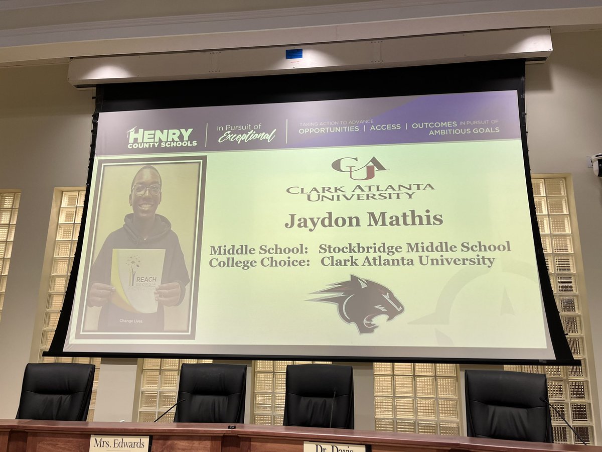 It’s a great SIGNING DAY! @SMS_HCS Reach Scholarship Recipient Jaydon!!! $10,000 for his college education! My counselor @HodgeNtasha helped create an opportunity for his future college education!