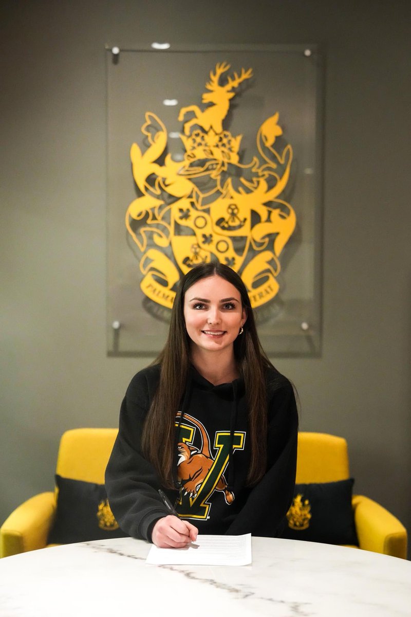 Congratulations to Shawnigan hockey player Mya L. '24 for signing with <a href="/UVMathletics/">UVM Athletics</a> . We wish you all the best next year and we can’t wait to cheer you on!