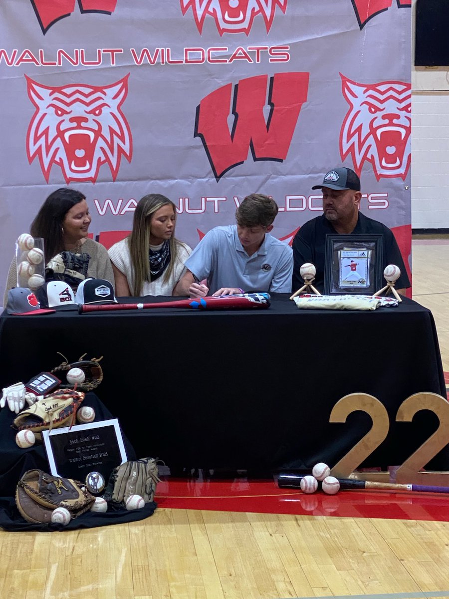 BoxBoysScout's tweet image. Congratulations to @jack_leak22 on making it officially official as a @NEMCCBASEBALL. Great day showing our support towards a great person. Only the beginning for this Tiger!!! @BattersBox #RepTheBox