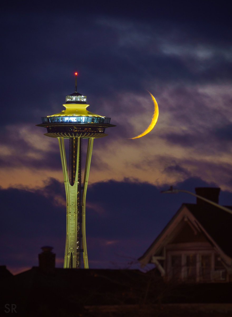 Last night’s moon through a lucky break in the clouds. #seattle #spaceneedle #crescentmoon #moonset #pnw