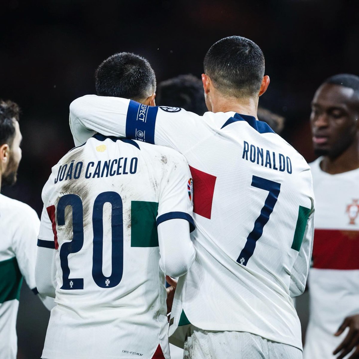 triple9forever's tweet photo. ๐ฅ Joรฃo Cancelo & Cristiano Ronaldo. ๐ช๐ปโค๏ธ๐
๐ฅ Los goleadores de la noche de Portugal vs Liechtenstein. โฝ๐ต๐น
#VesteABandeira #LIEPOR #EURO2024 https://t.co/NGtiR9QopN
