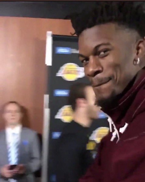 exzachtt tweet media