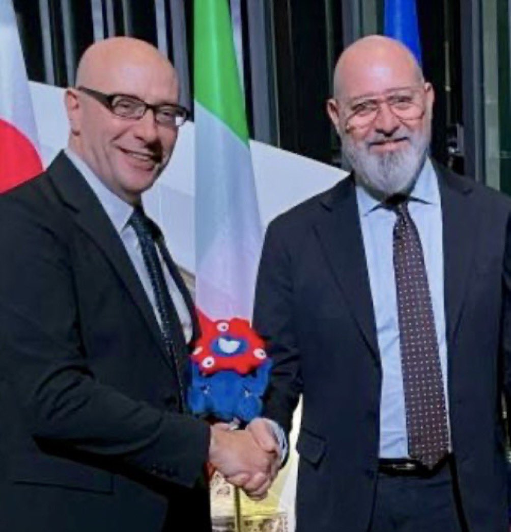 sbonaccini's tweet photo. La @Regione_ER protagonista a #Expo2025 🇮🇹🇯🇵
Ad Osaka ho incontrato il Commissario italiano all’Expo @mariovattani e valutato assieme come raccontare #Tecnopolo e supercomputer #Leonardo all’interno del meraviglioso Italian Pavillion, disegnato da @MarioCucinella
#datavalley https://t.co/V8qoJxyLxz