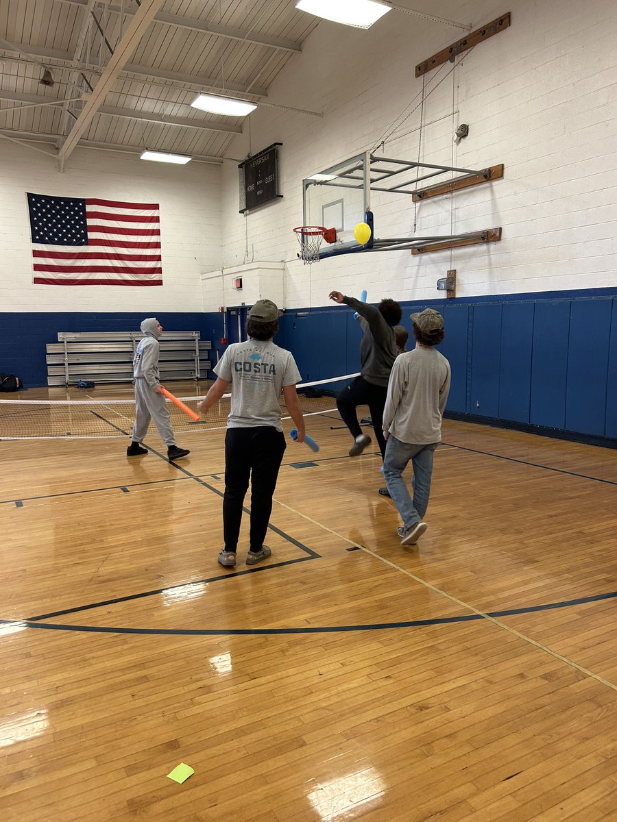 Arrington_PE's tweet photo. Human Resource were guiding their #pickleball team’s through #cooperativelearningactivities that they discovered. They also run the round robin and tournament #GenZPE #sportedmodel #SecPhysEd @awheeler_wheels @mcpsMCHS @MCPSk12 #PhysEd
#sportseducationmodel https://t.co/6OvJUs9HdB