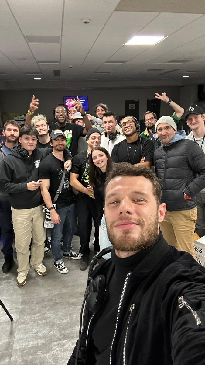 La DreamTeam pour le concert de <a href="/GazoMlg/">GAZO 🚫🎮</a> en direct sur Twitch ! <a href="/Warp_us/">WARP</a> 🔥🔥👌