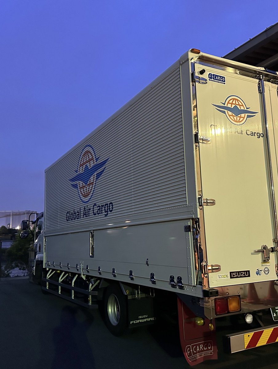 glacargo's tweet photo. おはカーゴ！

各所でブラックフライデーセールが٩( 'ω' )و🛍️
前々から買おうと思っていたものが
頭の中からいなくなっているんですよねぇ…

思いついた時にメモしないとだめですね🥹

年末は物理が増えるので物流業界は繁忙期ですね！
仲間の皆さん、乗り切りましょう🔥
#企業公式冬のフォロー祭り https://t.co/sxCO6TXqpF