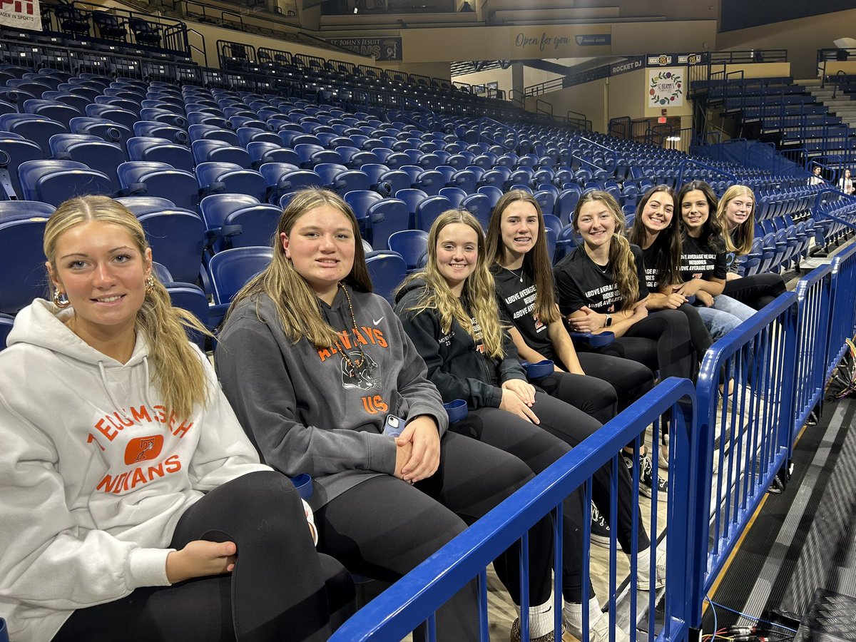 A huge thanks to <a href="/CoachCullop/">Tricia Cullop</a> @CoachIveyUT <a href="/CoachWideman/">Ari Wideman</a> <a href="/dpage52/">Danielle Page</a> and <a href="/ToledoWBB/">Toledo Women's Basketball</a> for allowing us to come watch practice tonight!