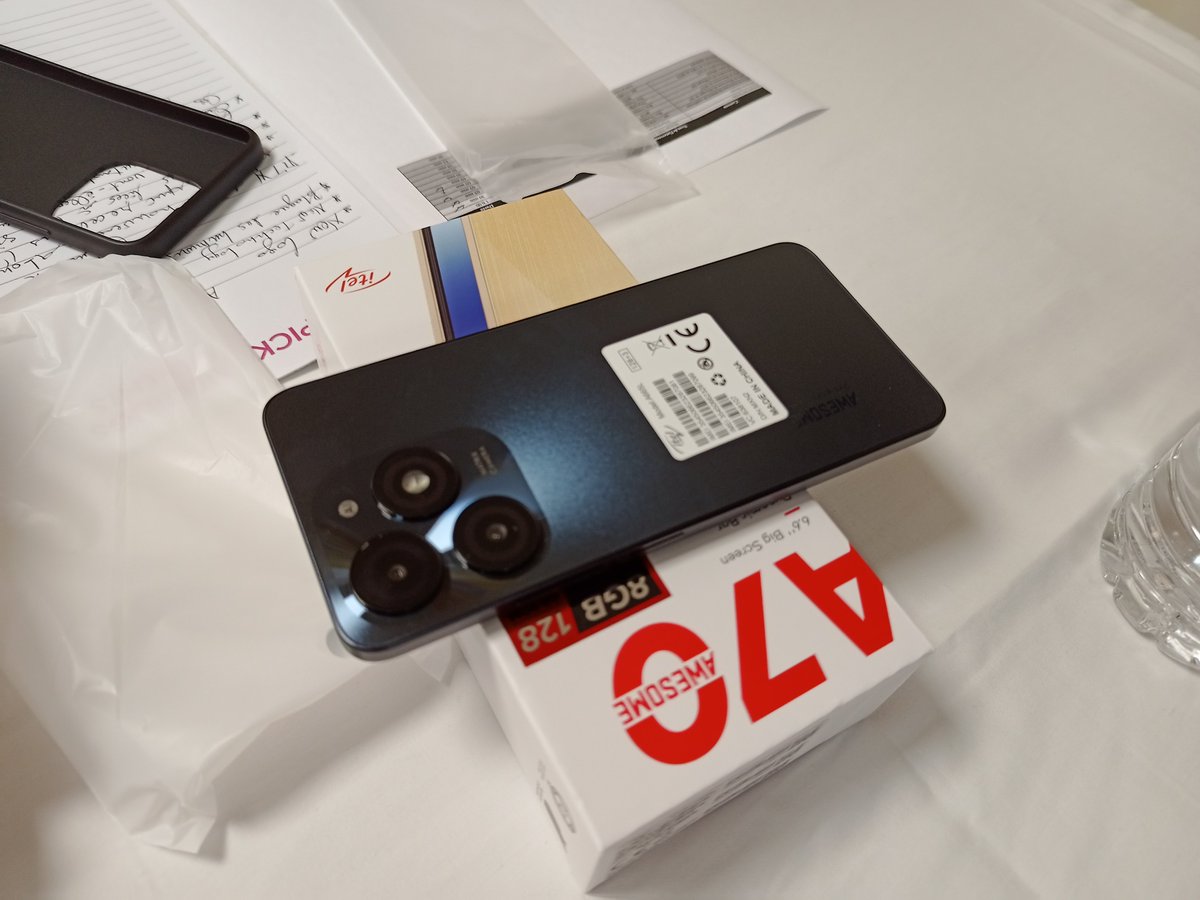 aboukam's tweet image. #MobileNews I La marque @itelMobile lance un nouveau smartphone en partenariat avec @MTNCotedIvoire ...
C&apos;est #A70, livré avec une connexion de 10Go et des crédits de communication...  #Mobile #itelmobile #itela704g #A70 #Abidjan #Afrique