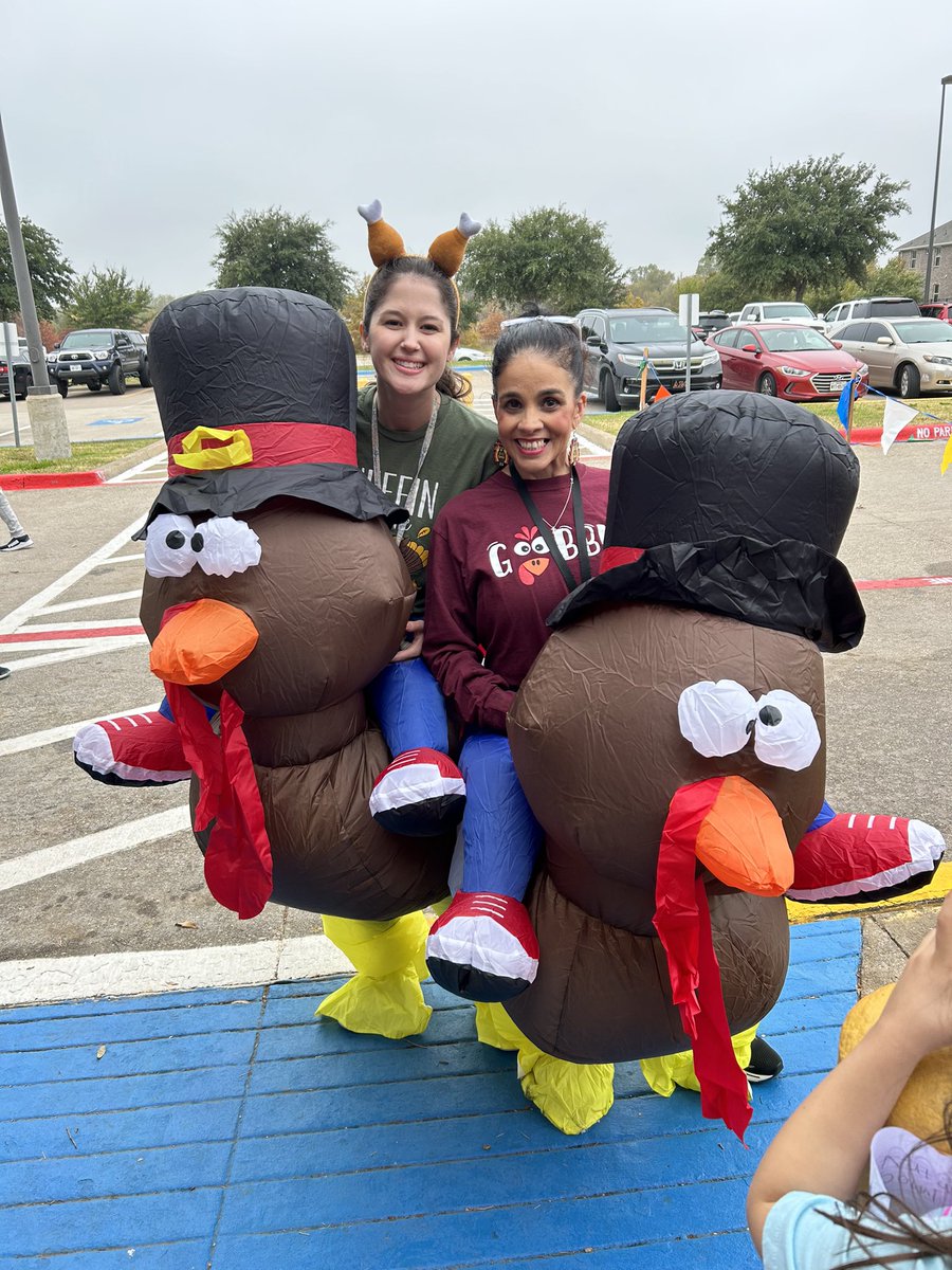 Gobble gobble! Turkey Trot fun! 🎉🦃💗