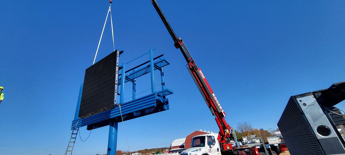 kenny_terhune's tweet photo. @SamsungUS l.e.d billboard install two
10ft x 30ft faces @Rogers_Sign @ElliottEquipCo #signs #billboards #billboard #signshops #install #welding #busy https://t.co/z5fD4SorOb