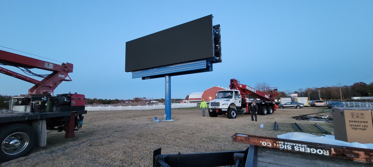 kenny_terhune's tweet photo. @SamsungUS l.e.d billboard install two
10ft x 30ft faces @Rogers_Sign @ElliottEquipCo #signs #billboards #billboard #signshops #install #welding #busy https://t.co/z5fD4SorOb