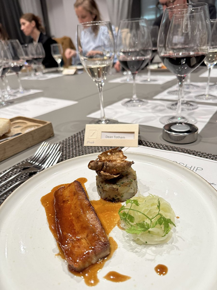 #COP28 outlook amazing dinner hosted at <a href="/DeutscheBank/">Deutsche Bank</a> presenting @ErnieElsWinery wines by Louis Strydom, winemaker. What great <a href="/TheBig_Easy/">Ernie Els</a> wines and the #signature  2016 🇿🇦 what an incredible evening of food and wines supporting #ESG topics and #wine #farming #Sustainability