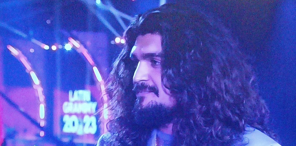 __cristinamg__'s tweet photo. #LatinGRAMMY Creeis que si le doy un vaso de agua me lo convierte en vino? https://t.co/JaUSzP3ZKy