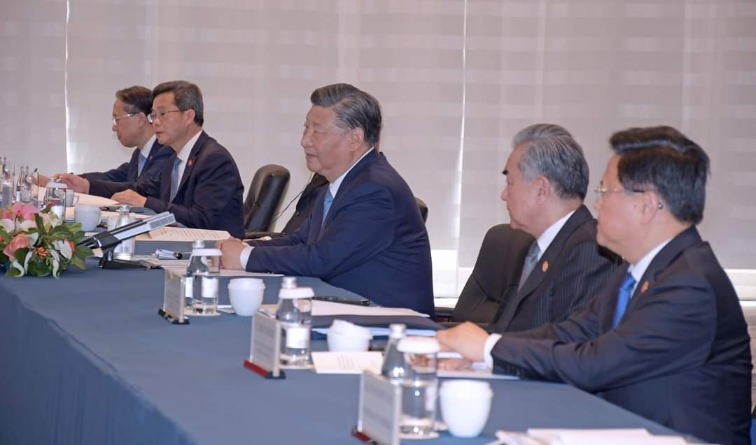 In a historic meeting on the margins of the APEC Leaders’ Summit today, Prime Minister Sitiveni Rabuka and the President of the People’s Republic of China, His Excellency Xi Jinping discussed Fiji and China’s longstanding relations. 🇫🇯🤝🇨🇳