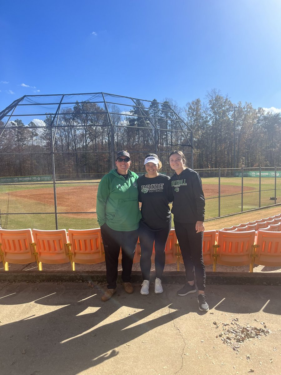 MBrowning2025's tweet photo. @EllisStarz @coachmere_16 @rebeccamurray_ @CarleighNester @GCPrideSoftball https://t.co/dhkd4bwCFT