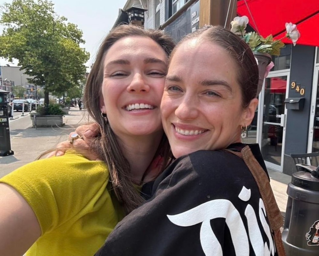 loveshack93's tweet photo. FINALLY!! WE knew it was happening! Can't wait to see what they bring us! Best friends, no take backs! #E4L https://t.co/DNCRQ4N8SO