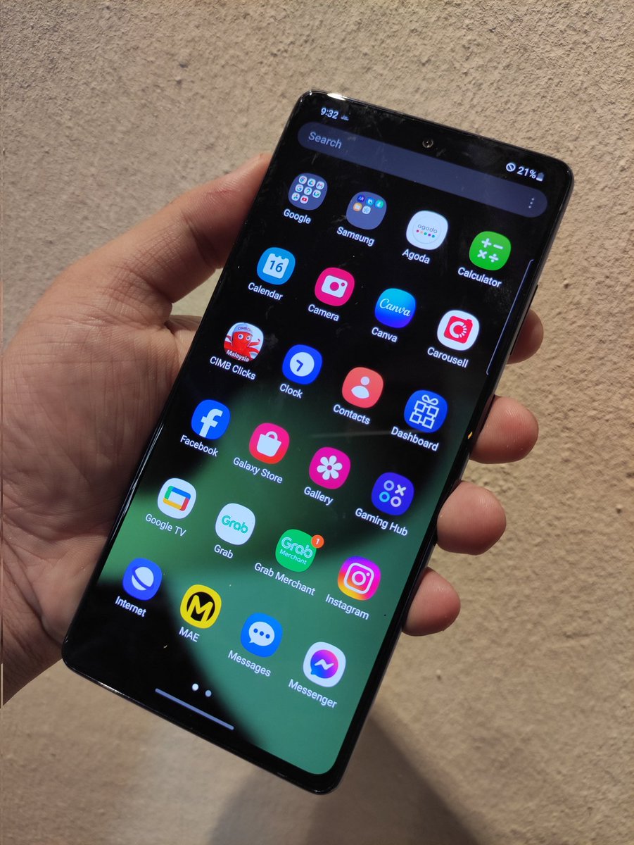 googlepixelmy's tweet photo. Ada yg tengah cari phone bajet tapi power ke tu ? Min ada Samsung Galaxy A71  5G ni. 8gb RAM, 128gb storage, amoled display, under screen fingerprint. Bateri pun tahan. Main game pun best, tangkap gambar pun lawa.

RM 570 je tau

Whatsapp : https://t.co/MJepQ6lBwV https://t.co/DAKrMSsvIE