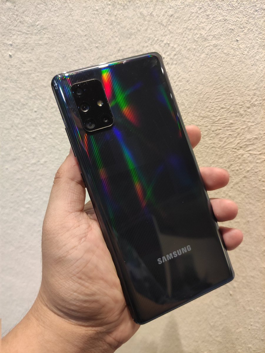 googlepixelmy's tweet photo. Ada yg tengah cari phone bajet tapi power ke tu ? Min ada Samsung Galaxy A71  5G ni. 8gb RAM, 128gb storage, amoled display, under screen fingerprint. Bateri pun tahan. Main game pun best, tangkap gambar pun lawa.

RM 570 je tau

Whatsapp : https://t.co/MJepQ6lBwV https://t.co/DAKrMSsvIE